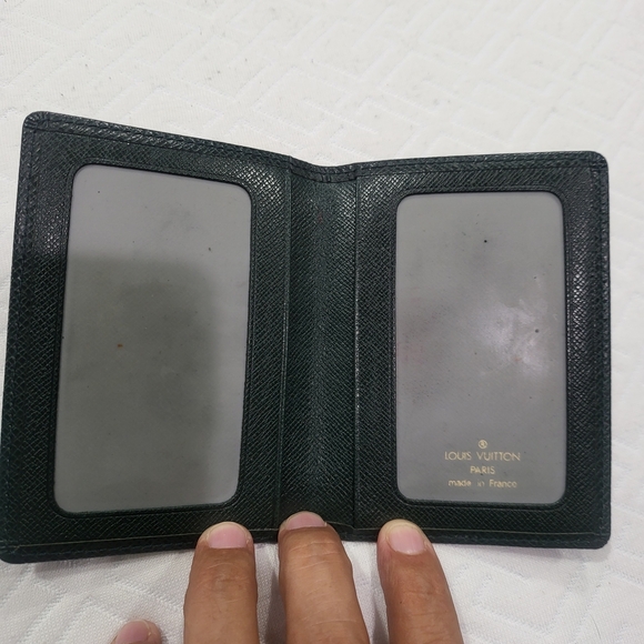 Louis Vuitton Taiga Cardholder..Like New Condition.. W/COA!!! - Picture 5 of 12